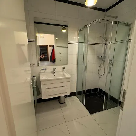 Luxus In Berlin Mitte Mit Laptop, Grossem Tv, Neuem Bett Und Privatem Badezimmer Exterior photo