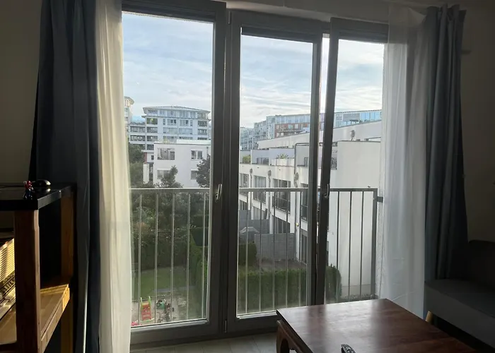 Luxus In Berlin Mitte Mit Laptop, Grossem Tv, Neuem Bett Und Privatem Badezimmer
