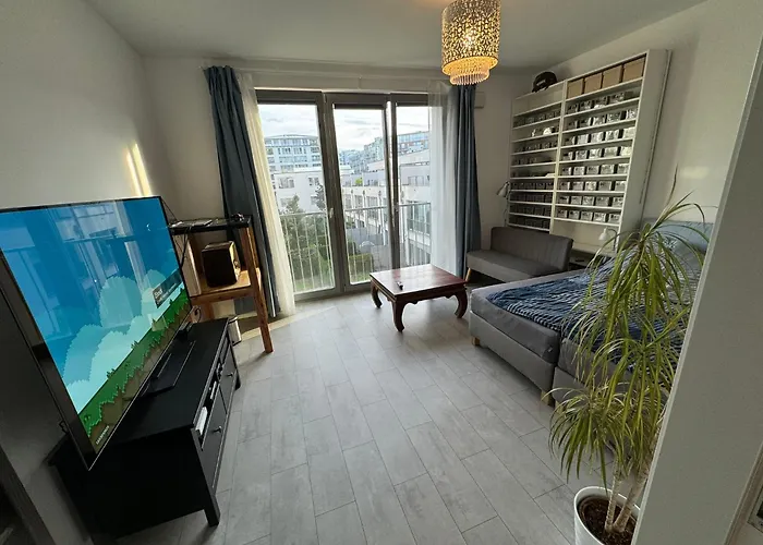 Luxus In Berlin Mitte Mit Laptop, Grossem Tv, Neuem Bett Und Privatem Badezimmer