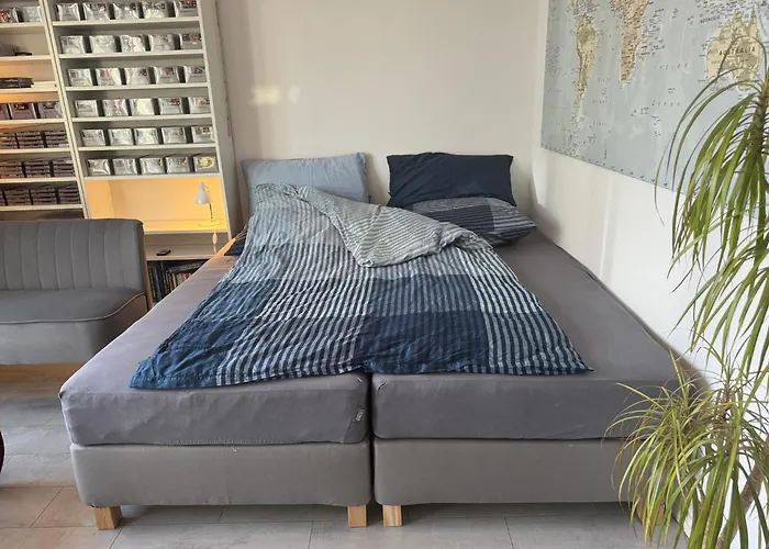 Luxus In Berlin Mitte Mit Laptop, Grossem Tv, Neuem Bett Und Privatem Badezimmer