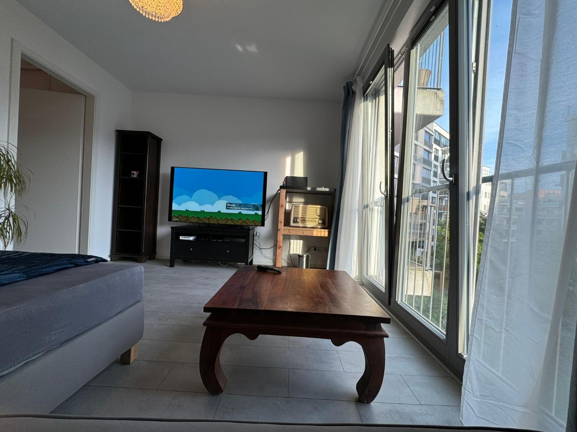 Homestay Luxus In Mitte Mit Laptop, Grossem Tv, Neuem Bett Und Privatem Badezimmer