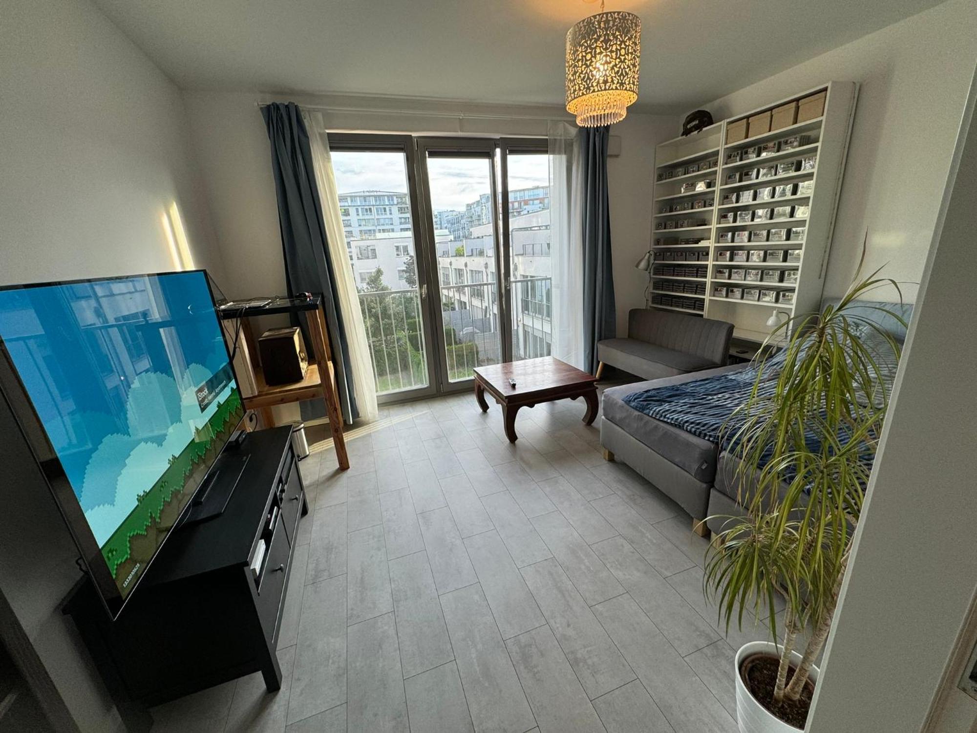 Privatunterkunft Luxus In Mitte Mit Laptop, Grossem Tv, Neuem Bett Und Privatem Badezimmer *