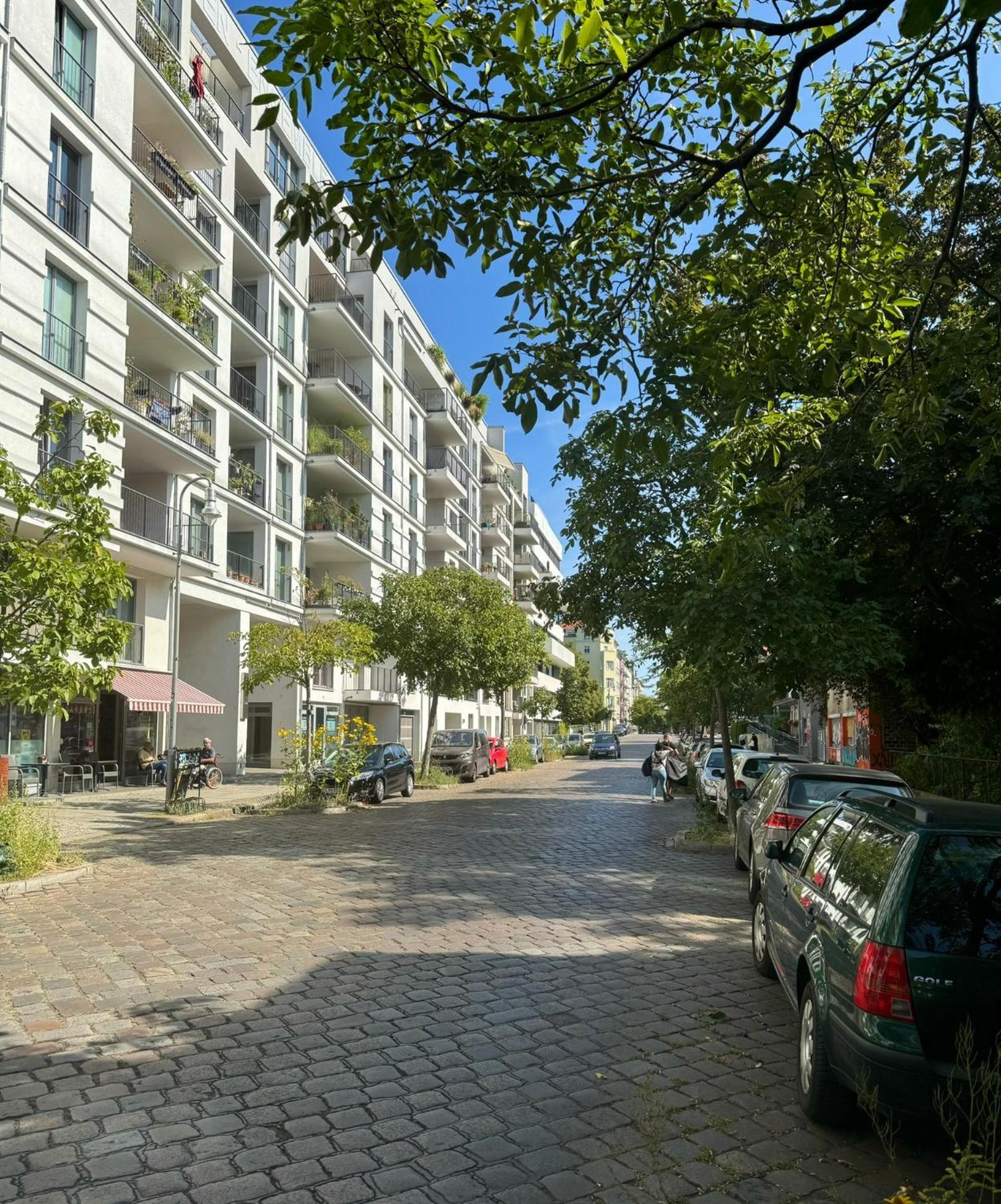 Luxus In Mitte Mit Laptop, Grossem Tv, Neuem Bett Und Privatem Badezimmer Berlin